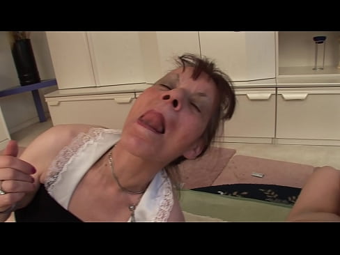 ❤️ Tá triúr ag beirt sheanmháthair agus seanathair amháin Porn ag ga.pornosexphoto.ru ❌❤